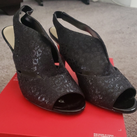 Heels - Picture 2 of 2